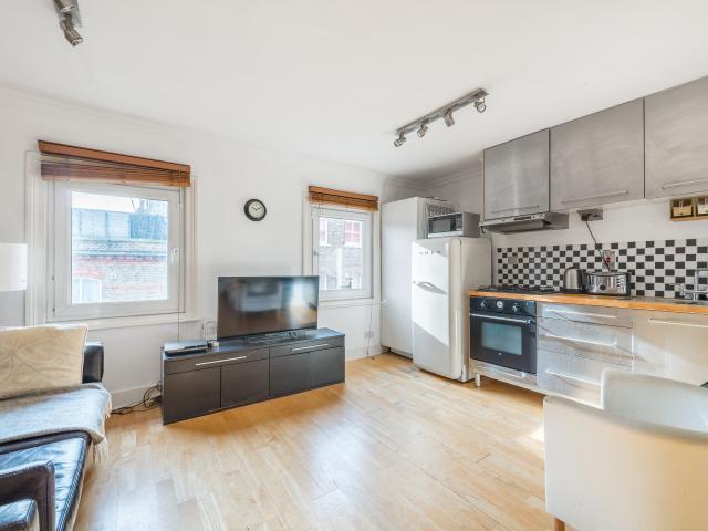 Apartment for rent in North Sheen, Greater London
