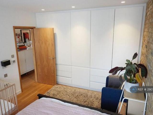 Flat for rent in Cat Hill