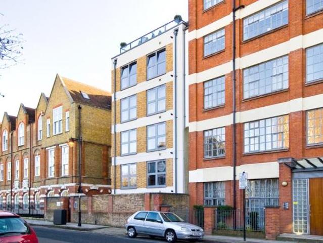 Flat for rent in Cat Hill