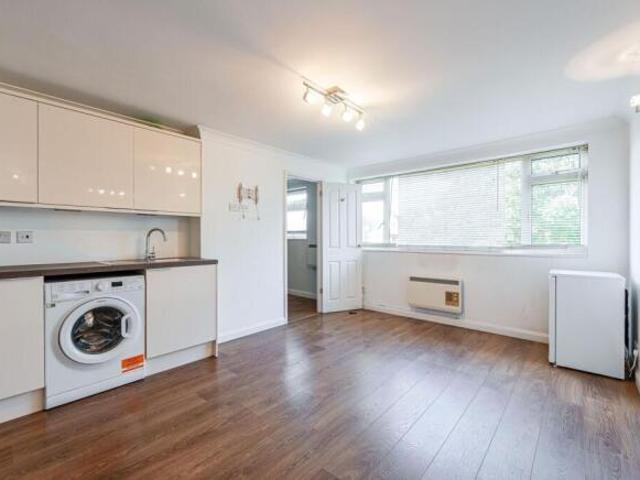 Flat for rent in Shooters Hill, Greater London