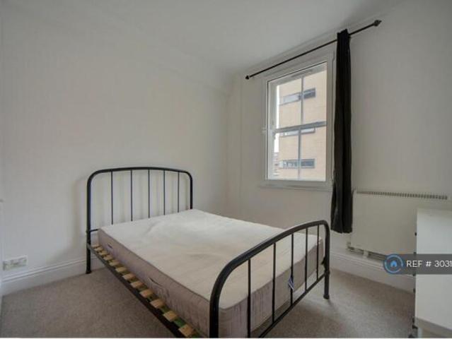 Flat for rent in Cat Hill