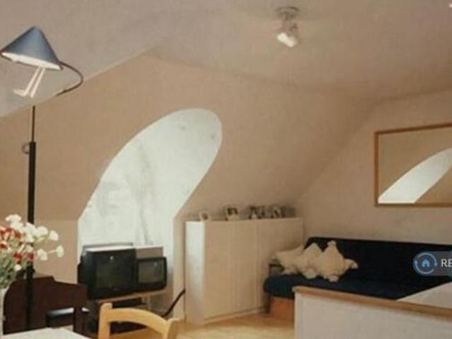 Flat for rent in Cat Hill
