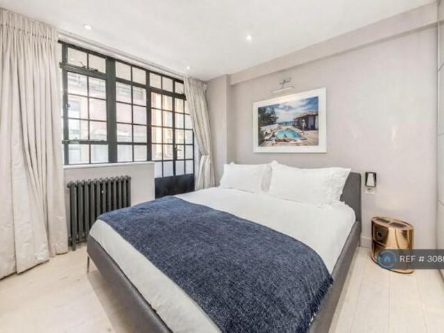 Flat for rent in Cat Hill, England