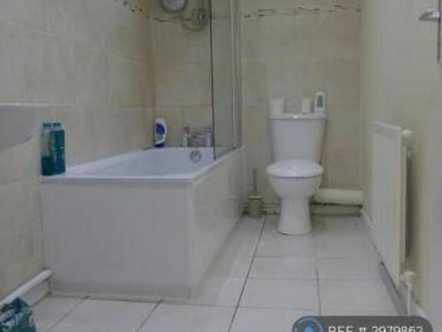 Flat for rent in Calderstones