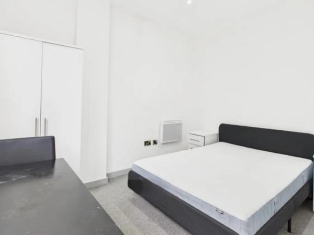 Flat for rent in South Street, The Bridge