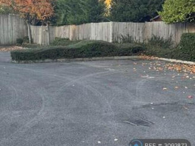 Flat for rent in Cat Hill, England