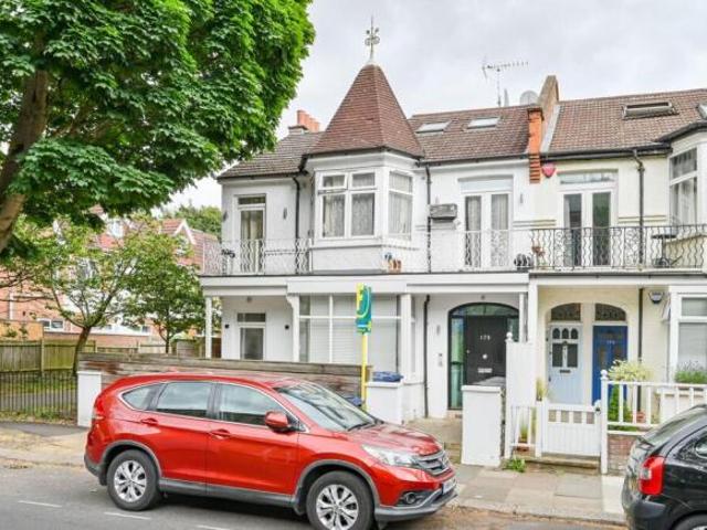 Flat for rent in Chiswick, Greater London