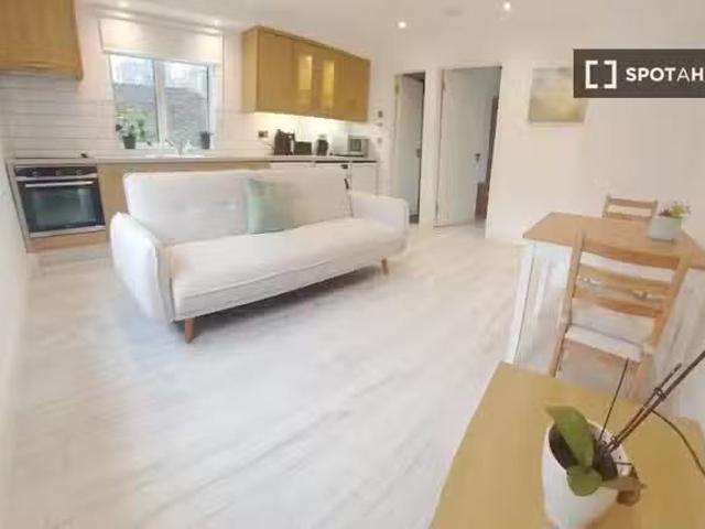 Apartment to rent in Bluebell, North Tipperary