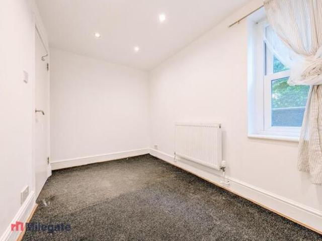 Flat for rent in Cat Hill