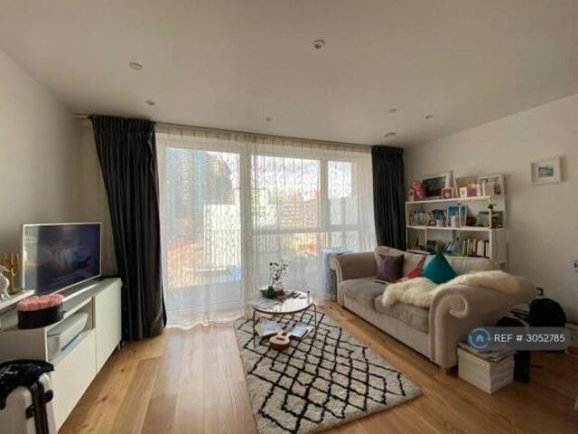 Flat for rent in Cat Hill, England
