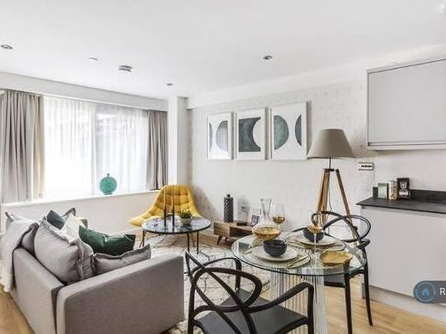 House for rent in Surrey, England