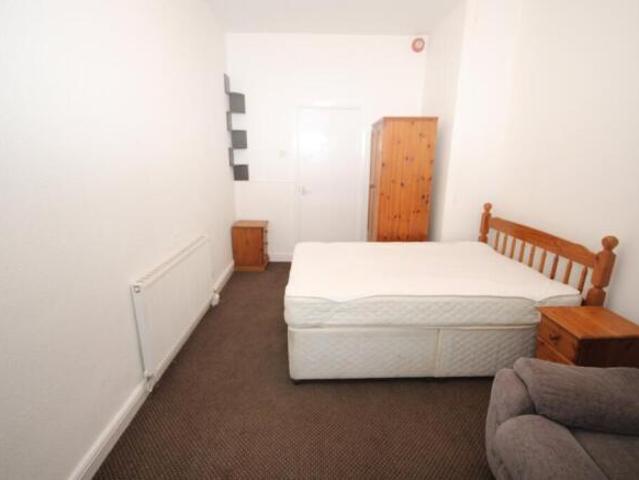 Flat for rent in Newtown, Two Mills