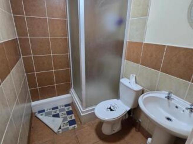 Flat for rent in South Lane, West Yorkshire
