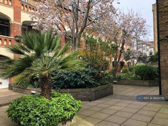 Flat for rent in Cat Hill, England