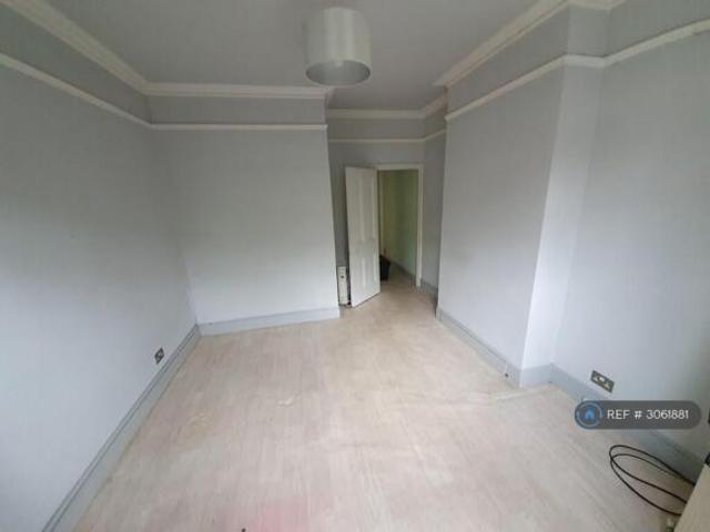 Flat for rent in Cat Hill, England