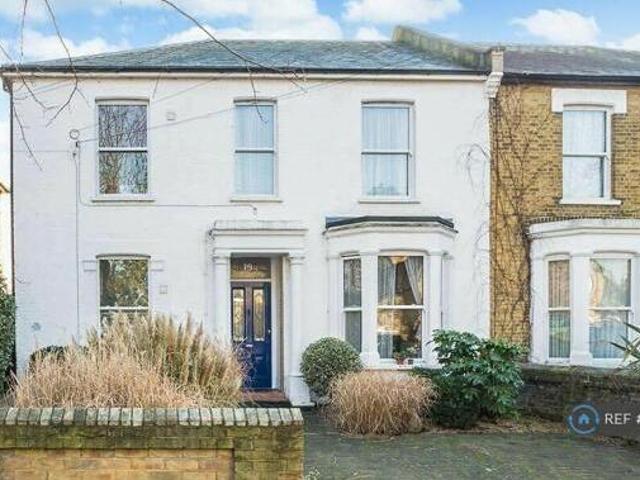 House for rent in Surrey
