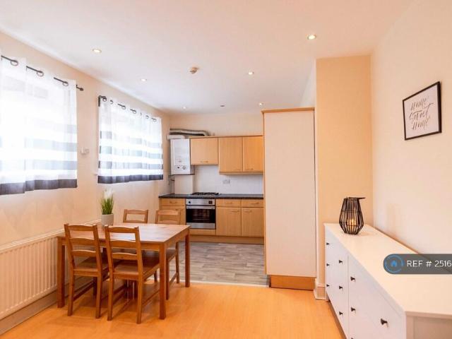 Flat for rent in Stamford Hill
