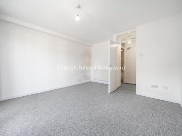 Flat for rent in Cat Hill, England