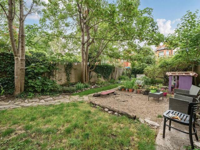 Flat for rent in Brondesbury