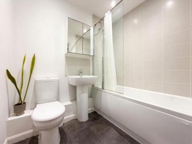Flat for rent in Slough