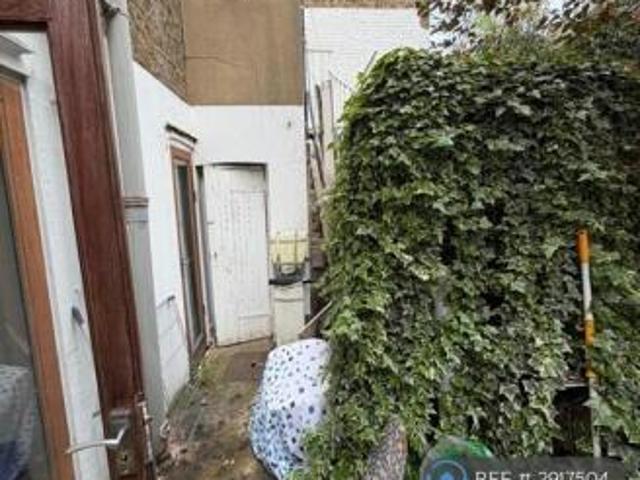 Flat for rent in Cat Hill