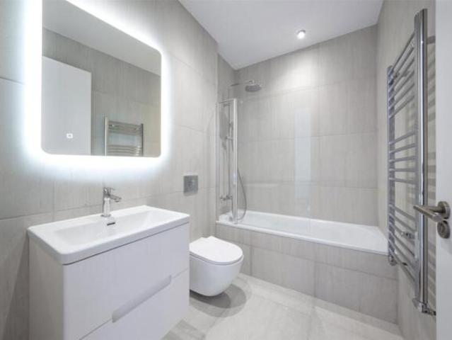 Flat for rent in Cat Hill, England