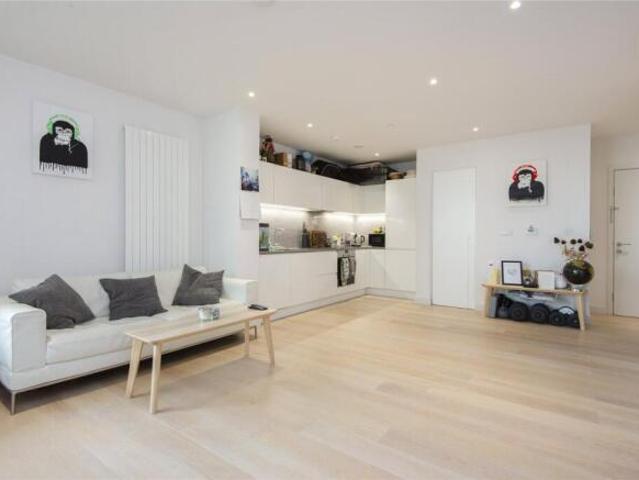 Flat for rent in Summerston, Scotland