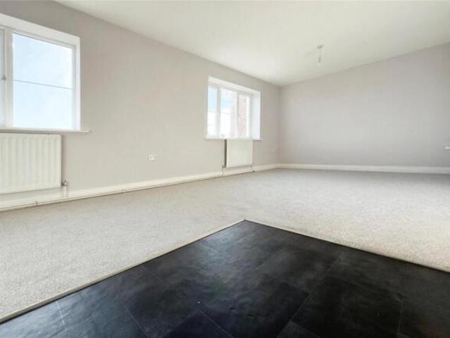 Flat for rent in Oad Street, Kent
