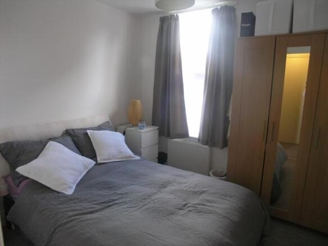 Flat for rent in Cat Hill, England