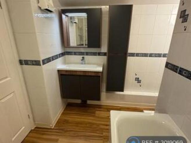 Flat for rent in Five Acres, Hertfordshire