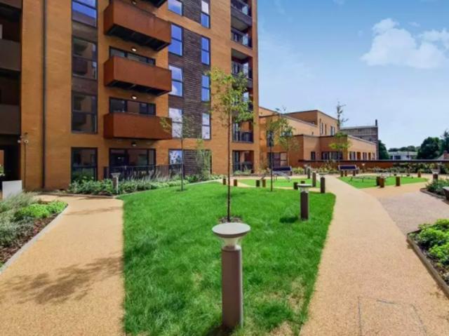 Flat for rent in South Lane, West Yorkshire