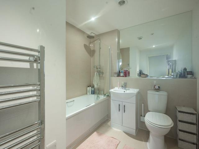 Apartment for rent in Lane, Greater London