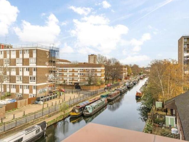 Flat for rent in Cat Hill, England
