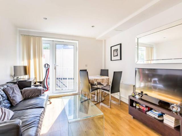 Flat for rent in West Ferry
