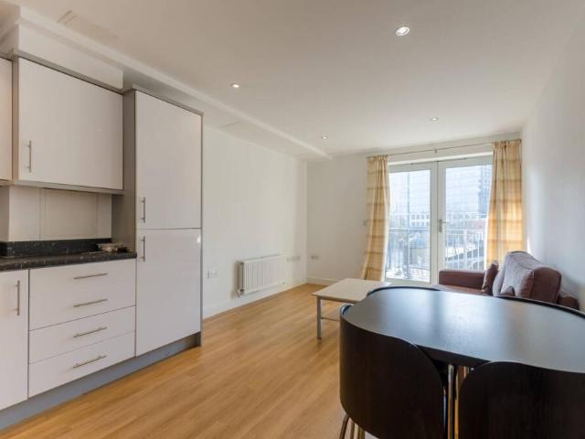 Flat for rent in West Ferry