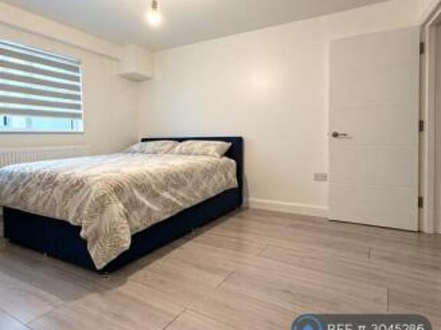 Flat for rent in Cat Hill, England