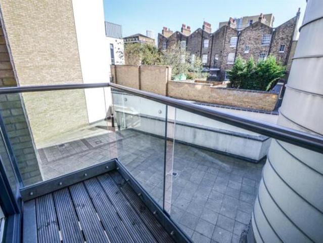 Flat for rent in Cat Hill