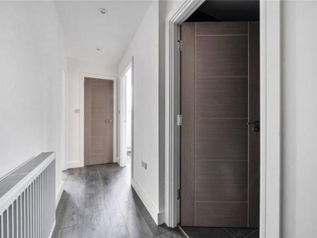 Flat for rent in Five Acres, Hertfordshire