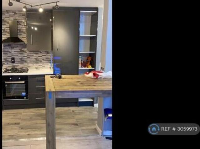 Flat for rent in Cat Hill, England