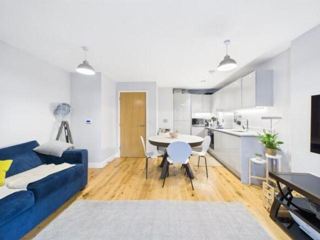 Flat for rent in Charlesworth, East Midlands