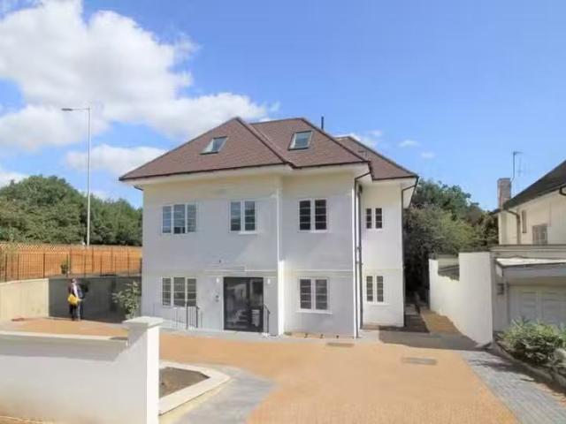 House for rent in Burnt Oak, Greater London