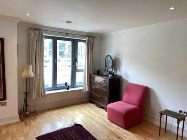 Flat for rent in Brentford End, Greater London