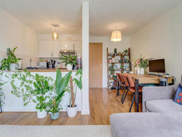 Flat for rent in Jersey Farm, Five Acres