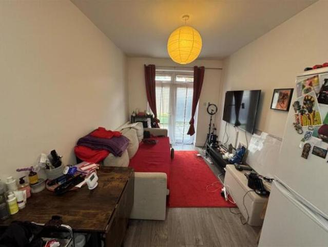 Flat for rent in New Southgate, Greater London