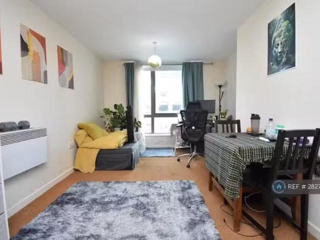 House for rent in Cat Hill, Greater London