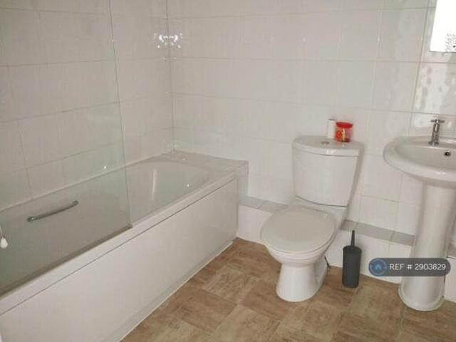 Flat for rent in Huddersfield, West Yorkshire