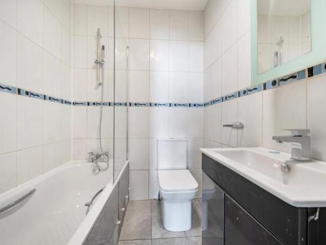 Flat for rent in Ridgeway, Newport