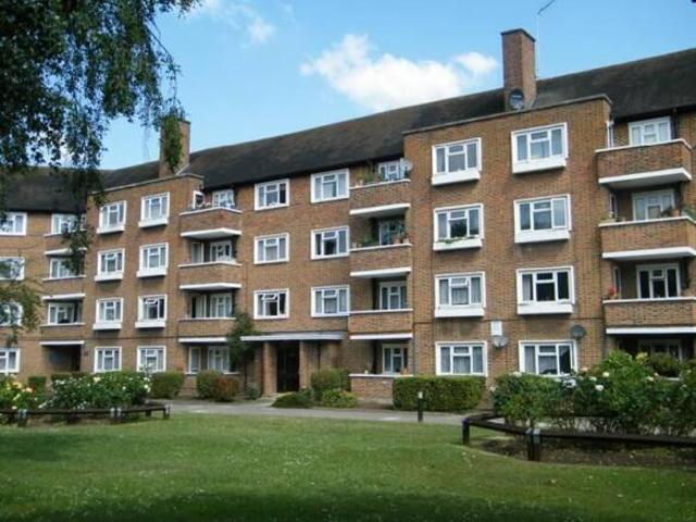 Flat for rent in East Sheen, Greater London