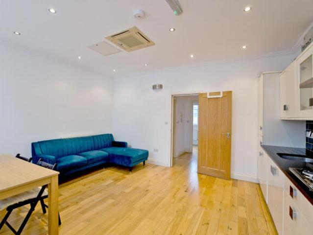 Flat for rent in Cat Hill