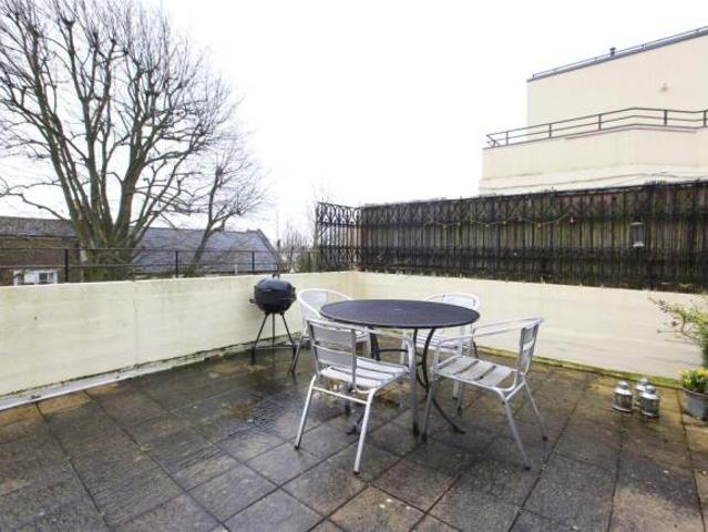 Flat for rent in South Lane, West Yorkshire